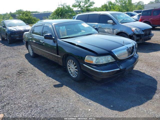  Salvage Lincoln Towncar