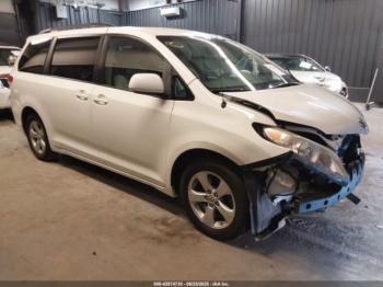  Salvage Toyota Sienna