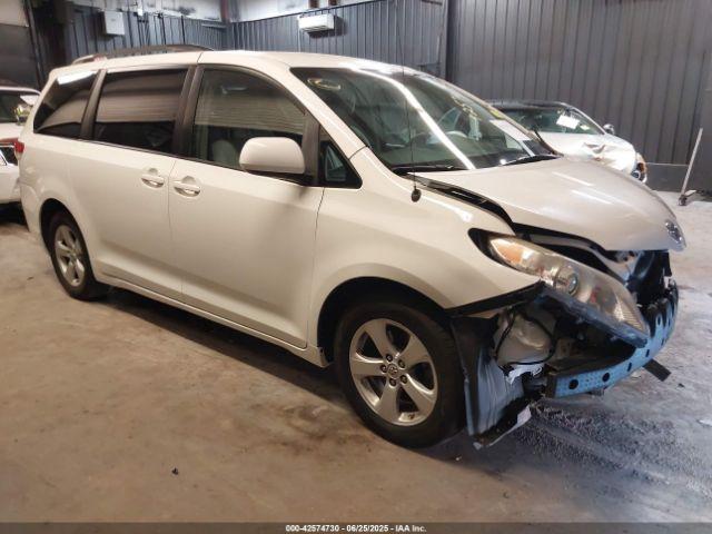  Salvage Toyota Sienna