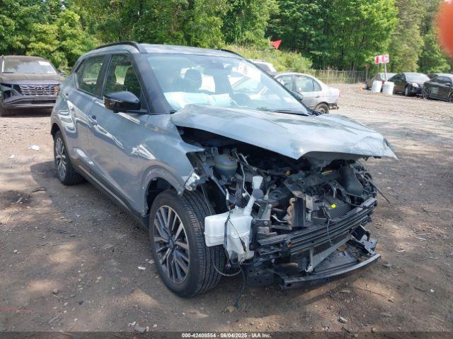  Salvage Nissan Kicks