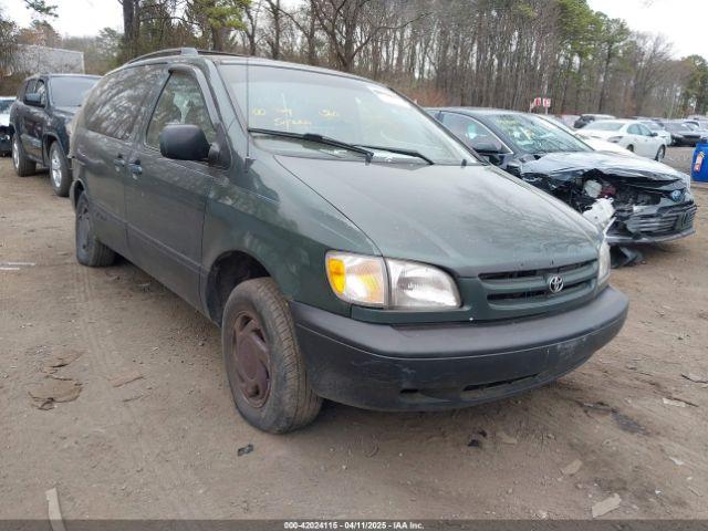  Salvage Toyota Sienna