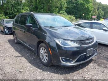  Salvage Chrysler Pacifica