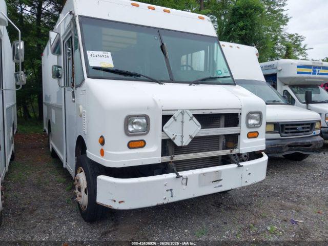  Salvage Freightliner Chassis