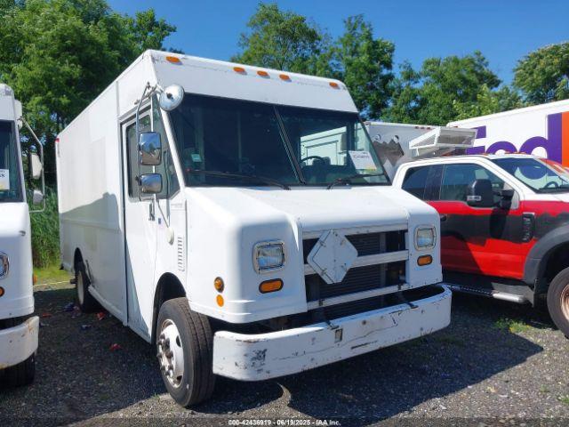  Salvage Freightliner Chassis