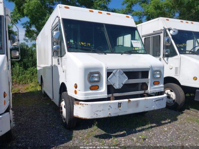  Salvage Freightliner Chassis