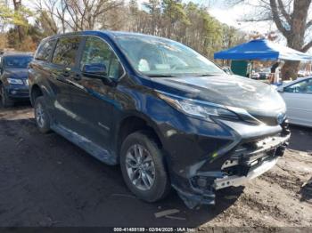  Salvage Toyota Sienna