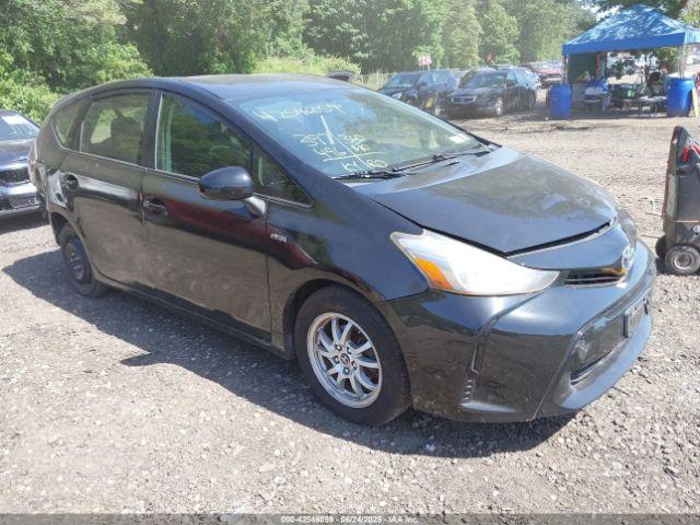  Salvage Toyota Prius v