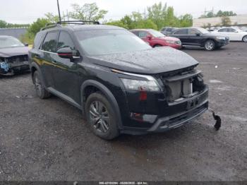  Salvage Nissan Pathfinder