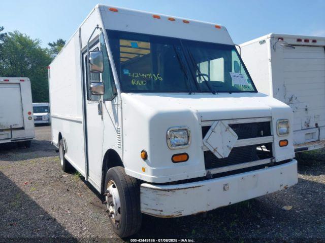  Salvage Freightliner Chassis