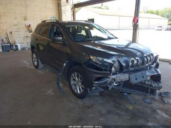  Salvage Jeep Cherokee