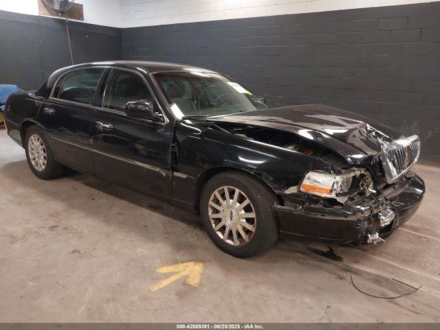  Salvage Lincoln Towncar
