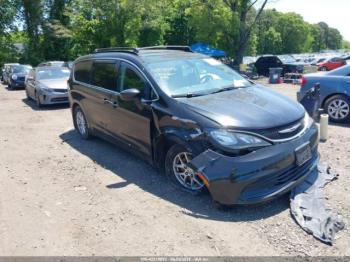  Salvage Chrysler Pacifica