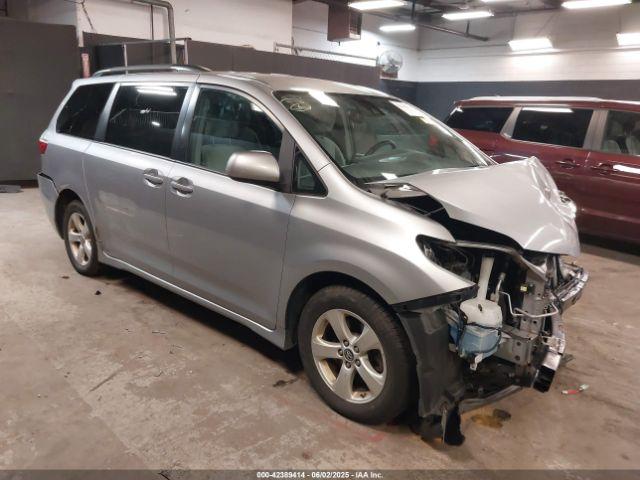  Salvage Toyota Sienna