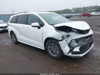  Salvage Toyota Sienna