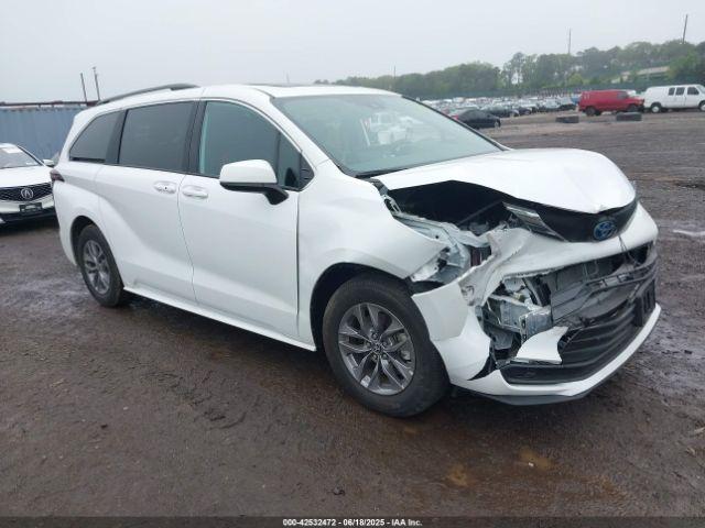  Salvage Toyota Sienna