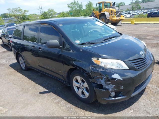 Salvage Toyota Sienna