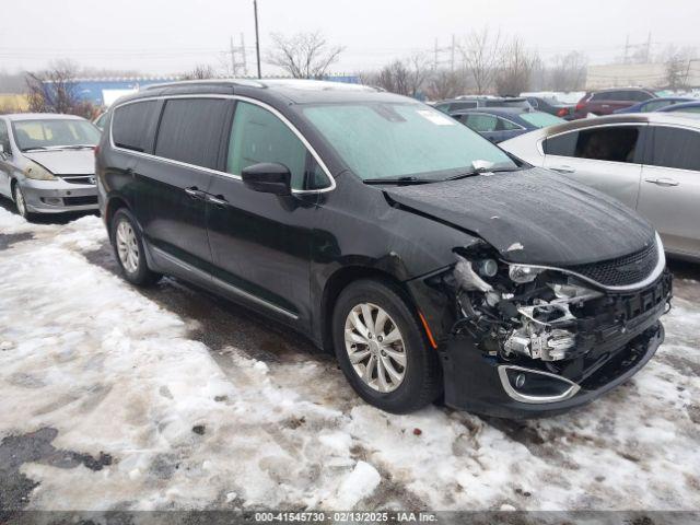  Salvage Chrysler Pacifica