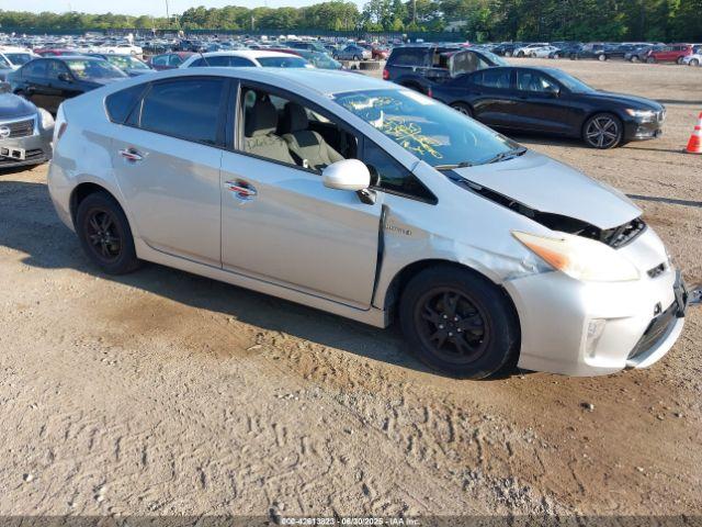  Salvage Toyota Prius
