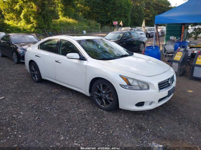  Salvage Nissan Maxima