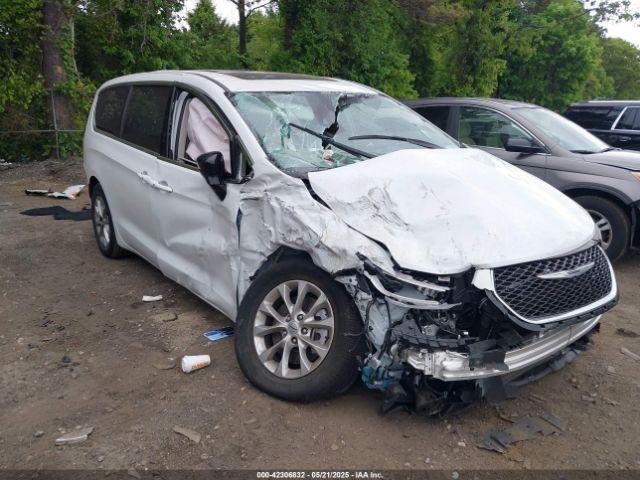  Salvage Chrysler Pacifica