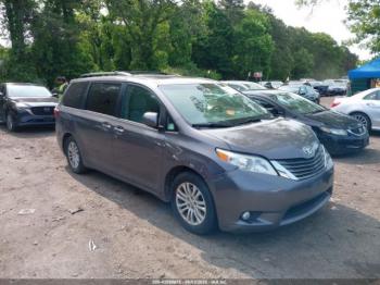  Salvage Toyota Sienna