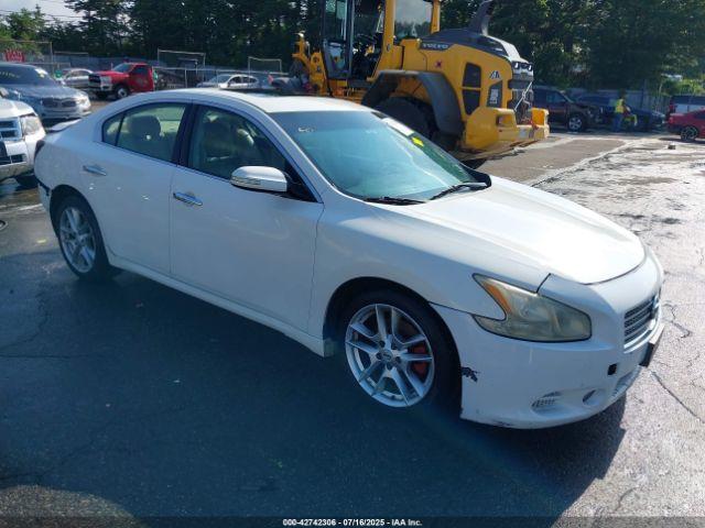  Salvage Nissan Maxima
