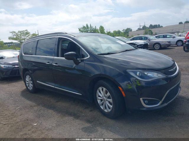  Salvage Chrysler Pacifica