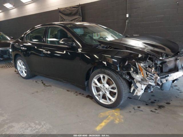  Salvage Nissan Maxima