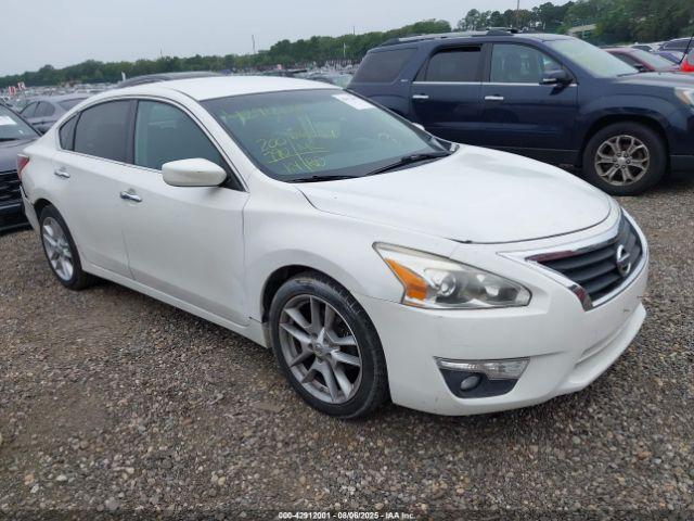  Salvage Nissan Altima