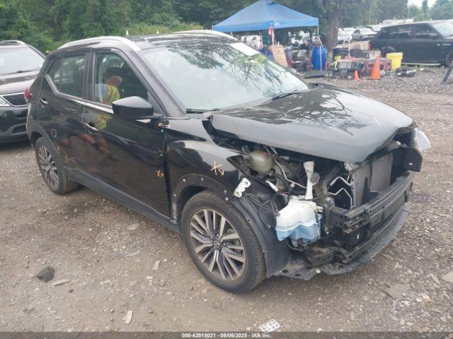  Salvage Nissan Kicks
