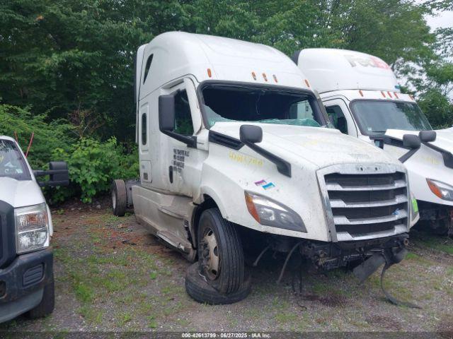  Salvage Freightliner New Cascadia 126