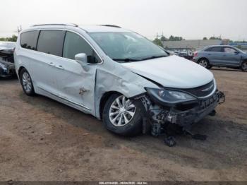  Salvage Chrysler Pacifica