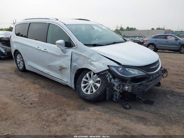  Salvage Chrysler Pacifica