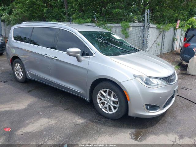  Salvage Chrysler Pacifica
