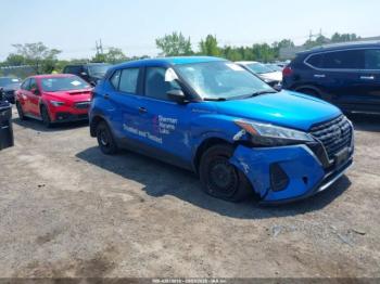  Salvage Nissan Kicks