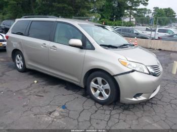  Salvage Toyota Sienna