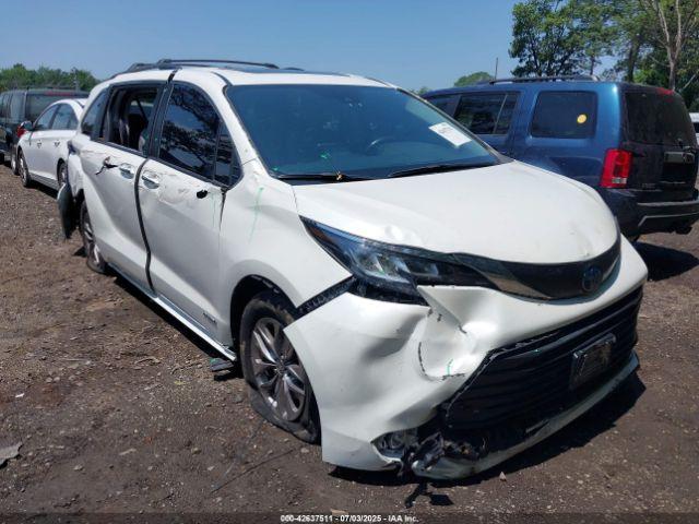  Salvage Toyota Sienna