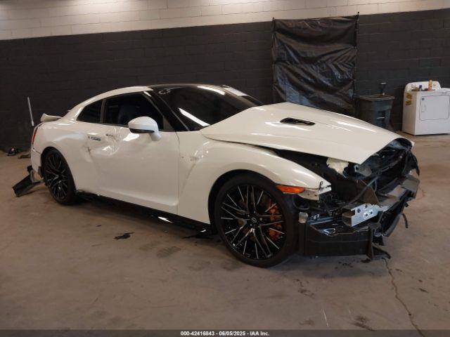  Salvage Nissan GT-R