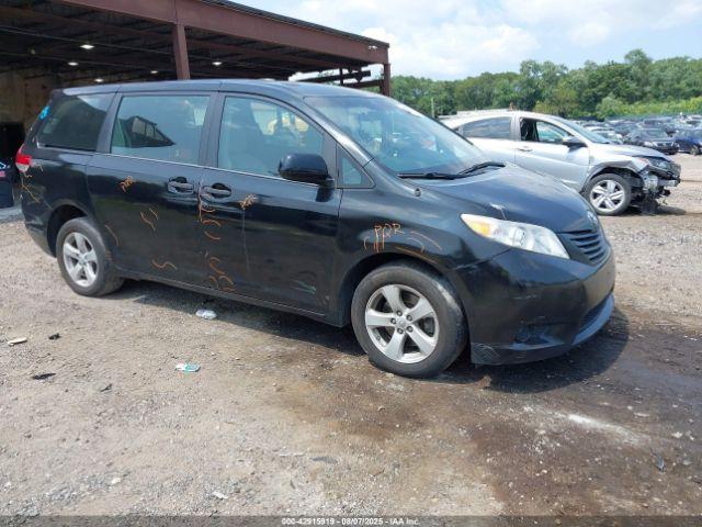  Salvage Toyota Sienna