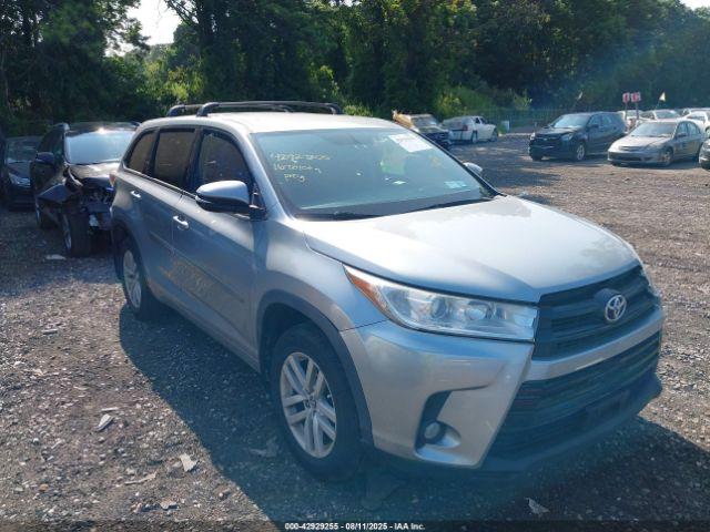  Salvage Toyota Highlander