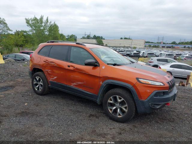  Salvage Jeep Cherokee