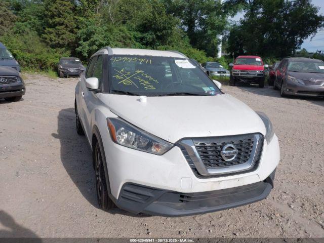  Salvage Nissan Kicks