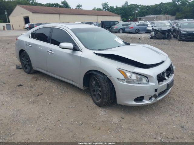  Salvage Nissan Maxima
