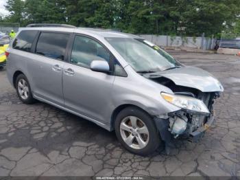  Salvage Toyota Sienna