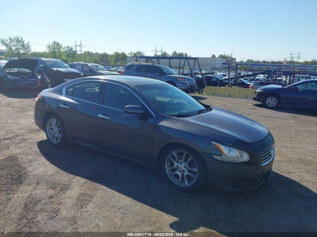  Salvage Nissan Maxima