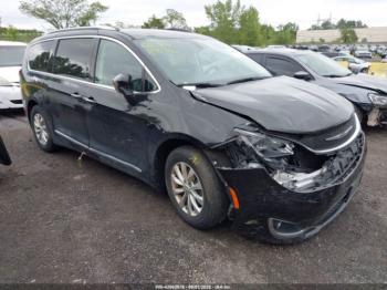  Salvage Chrysler Pacifica