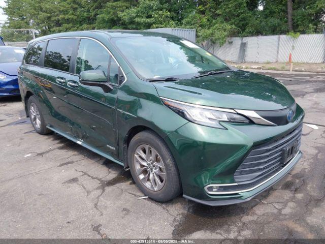  Salvage Toyota Sienna