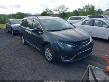  Salvage Chrysler Pacifica