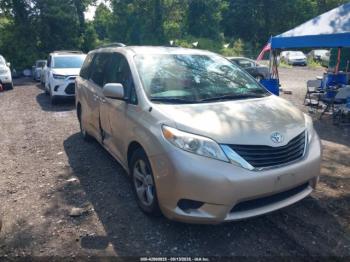  Salvage Toyota Sienna