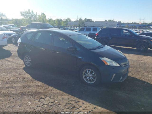  Salvage Toyota Prius v